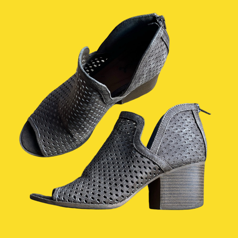 ☀️ Qupid Gray Perforated Mules